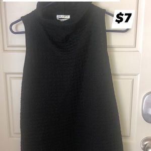 Sleeveless turtleneck
